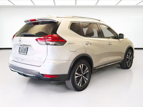 Used 2017 Nissan Rogue SL image 4