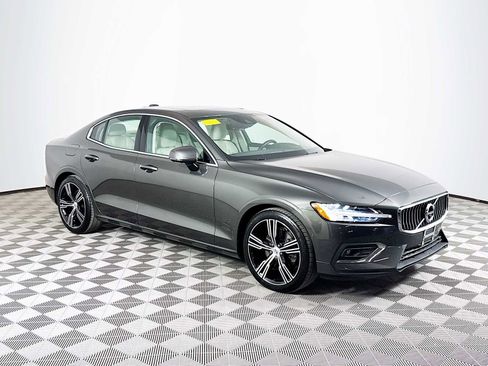 Used 2021 Volvo S60 T5 Inscription image 3