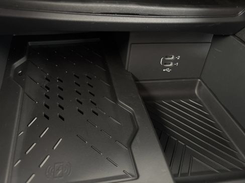 New 2026 Chrysler Pacifica Limited w/ S Appearance Package FWD image 29