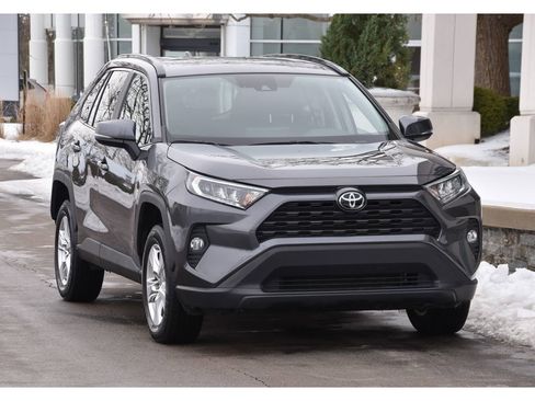 Used 2021 Toyota RAV4 XLE w/ Convenience Package image 2