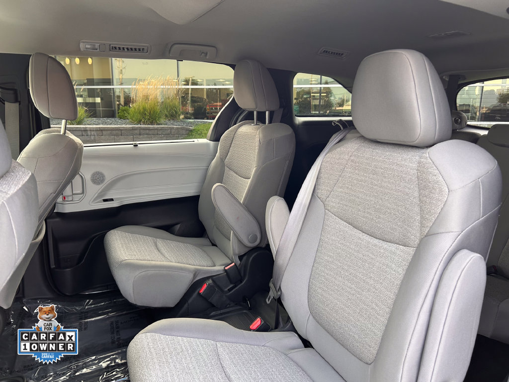 Used 2025 Toyota Sienna LE FWD image 13