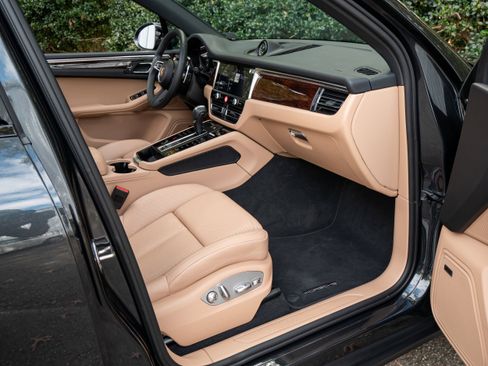 Certified 2025 Porsche Macan image 29