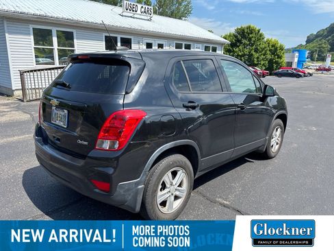 Used 2022 Chevrolet Trax LS w/ Tint and Cruise Package AWD/4WD image 4