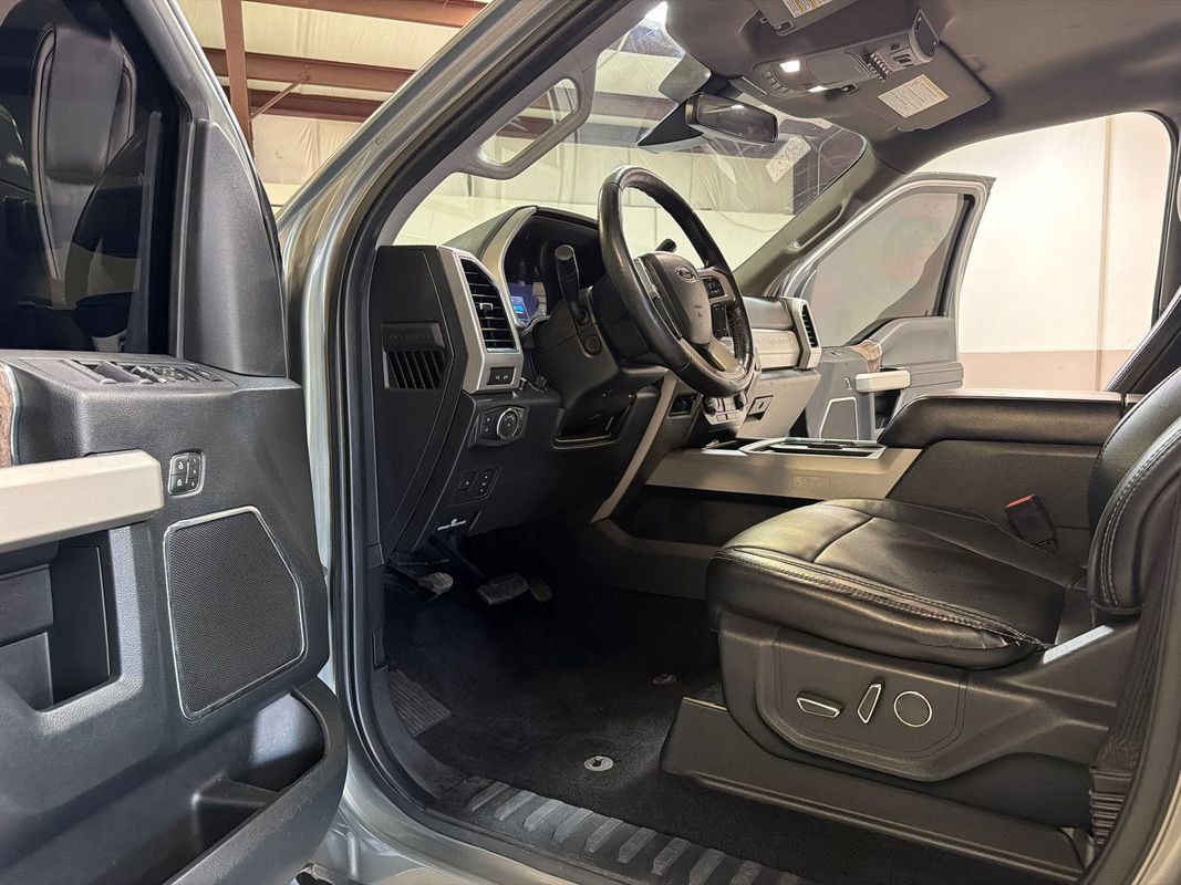 Used 2019 Ford F250 Lariat w/ Lariat Ultimate Package AWD/4WD image 27