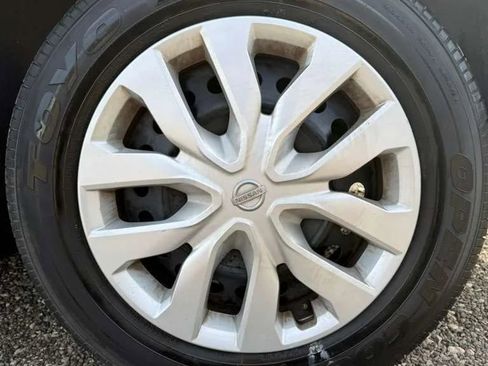 Used 2017 Nissan Rogue S FWD image 11