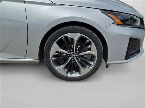 Used 2024 Nissan Altima 2.5 SR FWD image 23