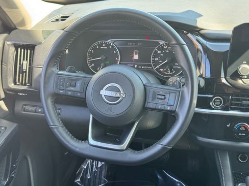 Used 2024 Nissan Pathfinder SV image 21