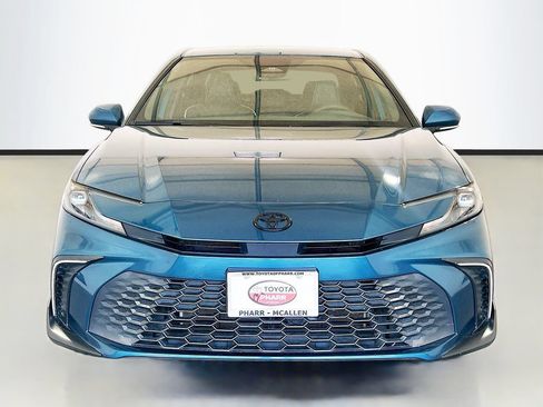 Used 2025 Toyota Camry SE w/ Convenience Package FWD image 2