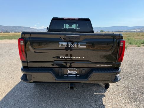 Used 2024 GMC Sierra 3500 Denali Ultimate AWD/4WD image 6