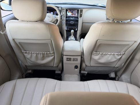 Used 2017 INFINITI QX70 2WD w/ Premium Package image 24