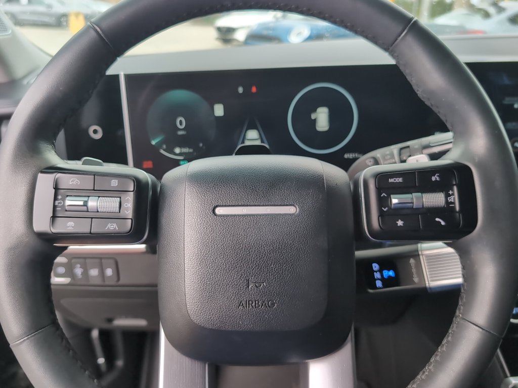 Used 2025 Hyundai Santa Fe Limited FWD image 11