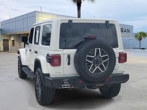Used 2024 Jeep Wrangler Unlimited Sahara AWD/4WD image 4