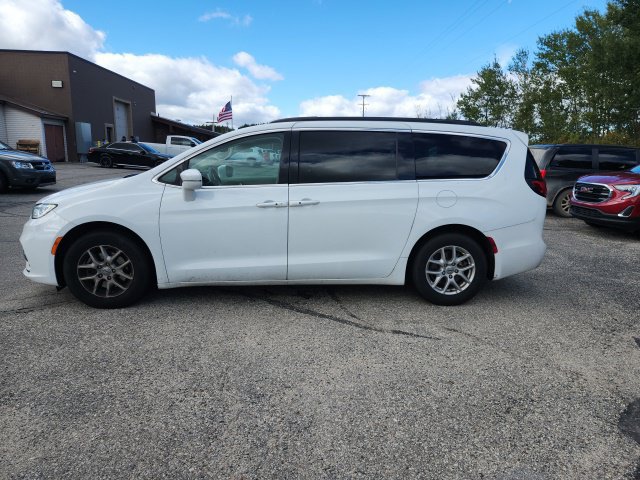 Used 2022 Chrysler Pacifica Touring-L FWD image 6