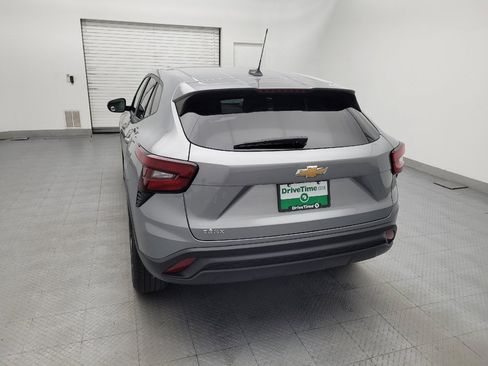 Used 2024 Chevrolet Trax LS w/ LS Convenience Package FWD image 6