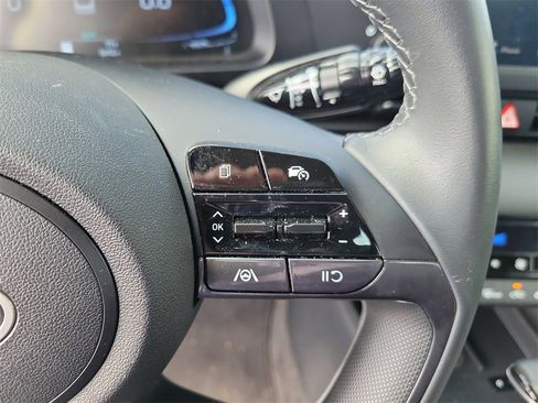 Used 2025 Hyundai Elantra Sport w/ Cargo Package image 22