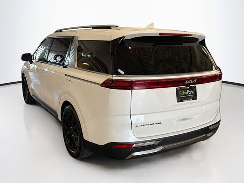 Used 2022 Kia Carnival SX FWD image 5