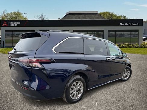 Used 2024 Toyota Sienna XLE image 6