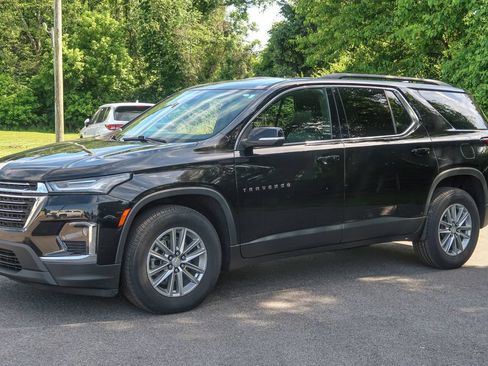 Used 2022 Chevrolet Traverse LT AWD/4WD image 3