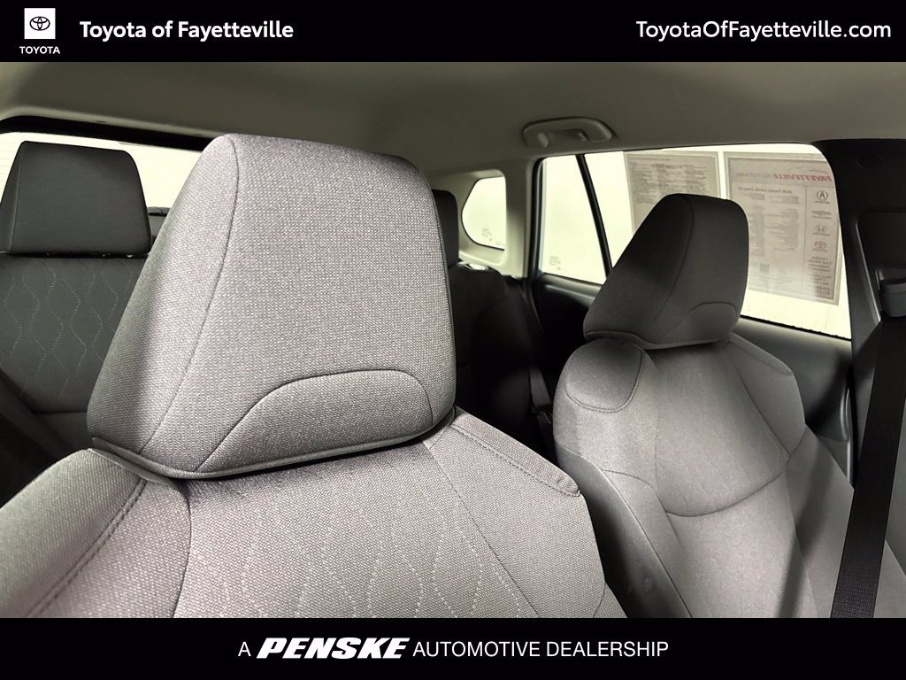 Used 2026 Toyota Corolla Cross LE FWD image 8