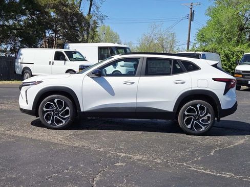 New 2026 Chevrolet Trax RS w/ Driver Confidence Package image 2