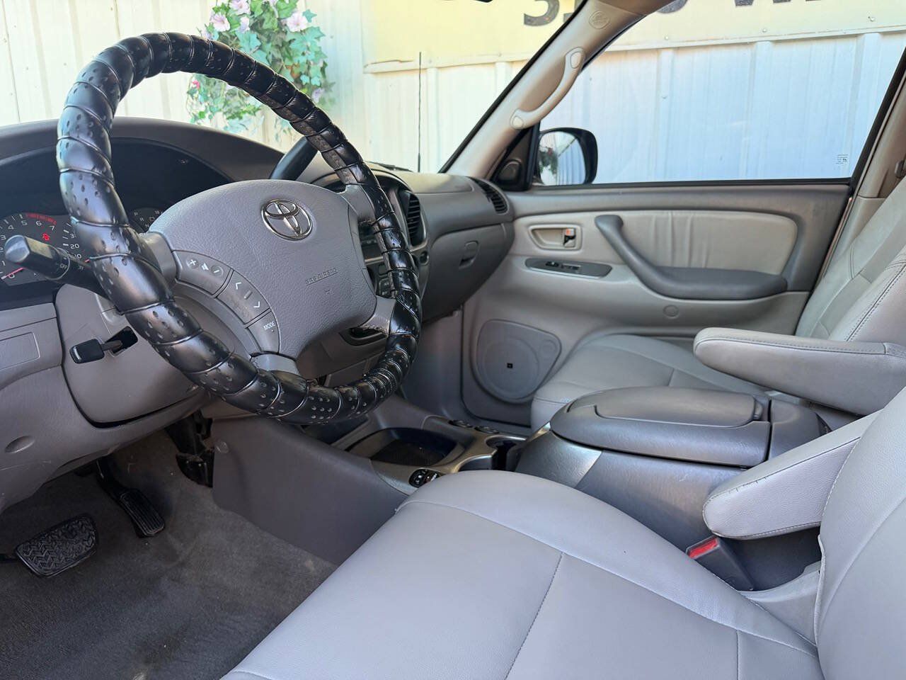 Used 2003 Toyota Sequoia Limited RWD image 11