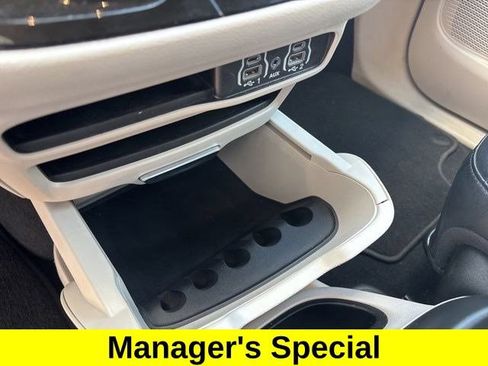 Used 2024 Chrysler Pacifica Touring-L FWD image 24