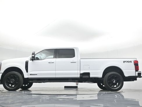 New 2026 Ford F250 Lariat w/ Black Appearance Package image 31