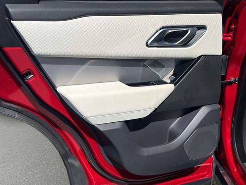 Used 2022 Land Rover Range Rover Velar R-Dynamic S image 11