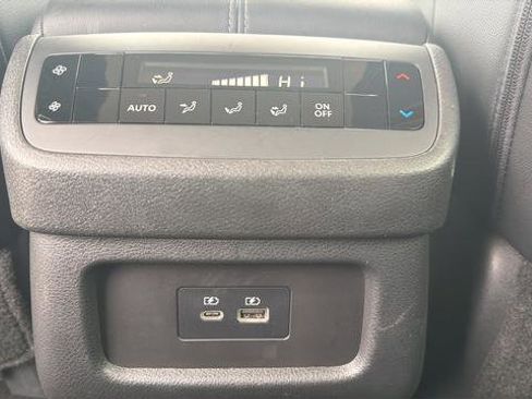 Used 2024 Nissan Pathfinder SL AWD/4WD image 16