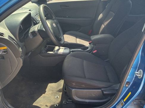 Used 2010 Hyundai Elantra GLS FWD image 3