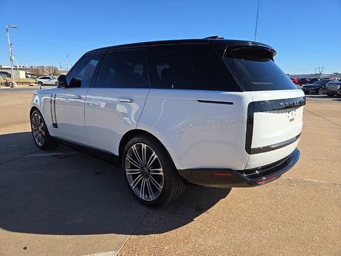 Used 2023 Land Rover Range Rover Autobiography image 3