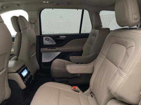 Used 2020 Lincoln Aviator Reserve w/ Equipment Group 202A image 18