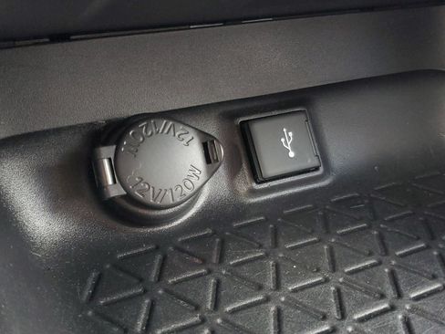 Used 2022 Toyota RAV4 LE FWD image 28