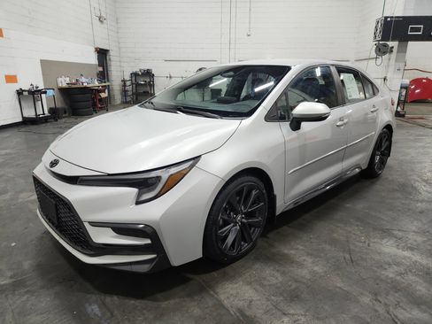 Used 2023 Toyota Corolla SE image 12
