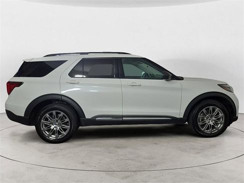 Certified 2025 Ford Explorer Active w/ Active Comfort Package image 6