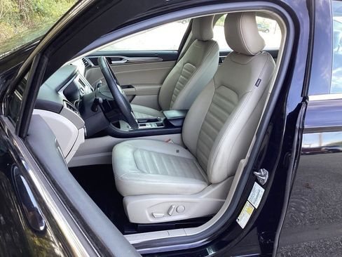 Used 2017 Ford Fusion SE image 22