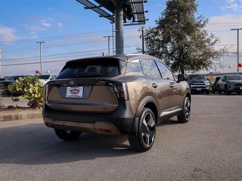 Used 2025 Nissan Kicks SR image 5