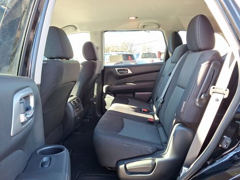 Used 2020 Nissan Pathfinder S image 11