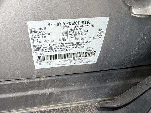 Used 2023 Ford Explorer XLT AWD/4WD image 4