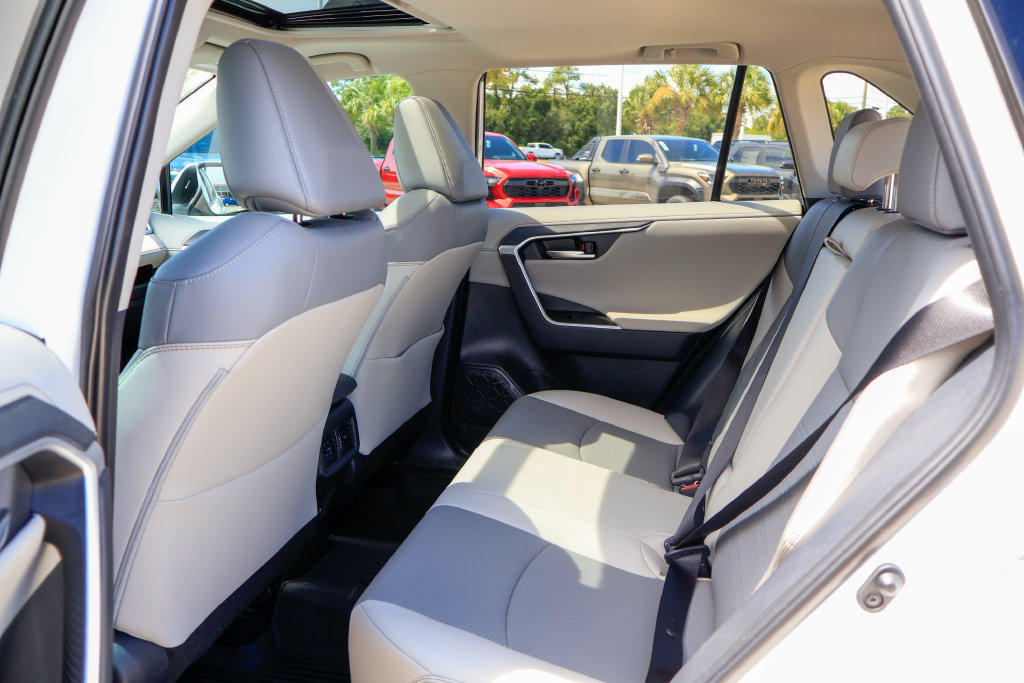 Used 2025 Toyota RAV4 Limited FWD image 11
