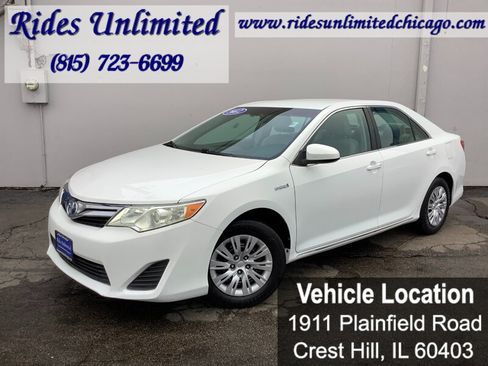 Used 2012 Toyota Camry LE FWD image 2