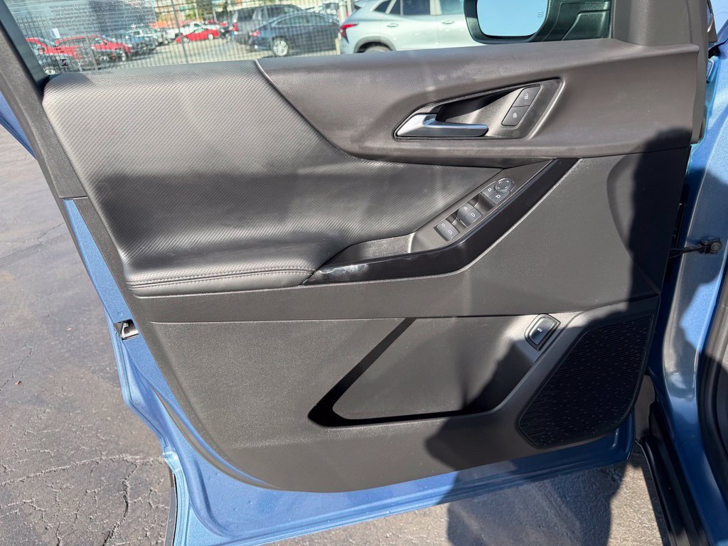 Used 2025 Chevrolet Equinox LT w/ Convenience Package II AWD/4WD image 16