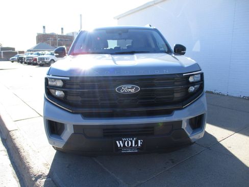 Used 2025 Ford Expedition Active image 2