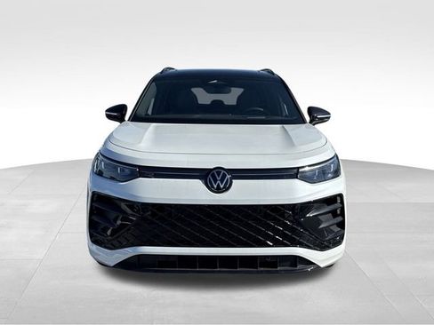 New 2026 Volkswagen Tiguan SE R-Line FWD image 8