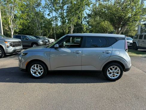 Used 2025 Kia Soul LX w/ LX Technology Package FWD image 2