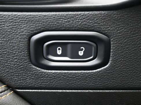 Used 2024 Jeep Gladiator Sport w/ Premium Package AWD/4WD image 14
