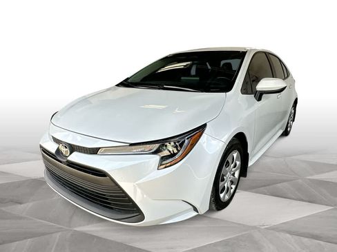 Used 2025 Toyota Corolla LE FWD image 4