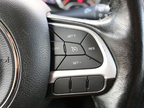 Used 2018 Jeep Renegade Latitude w/ UConnect 8.4 Nav Group image 21