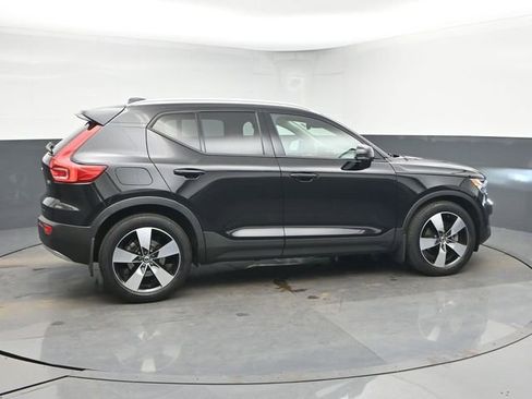 Used 2020 Volvo XC40 T5 Momentum w/ Protection Package Premier image 8