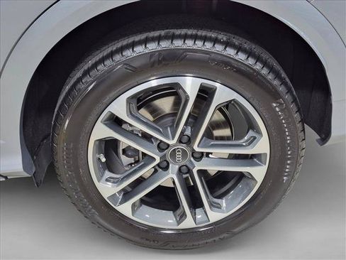 Used 2025 Audi Q5 Premium AWD/4WD image 25